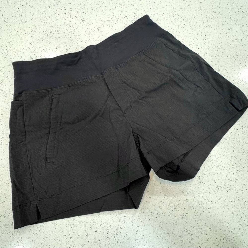 Athleta Black High-Rise Slip on casual Athletic Shorts size 6 GUC